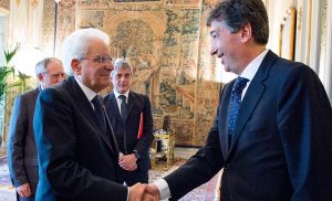 Stretta di mano fra Giacomo Basso di Casartigiani e il Presidente Mattarella